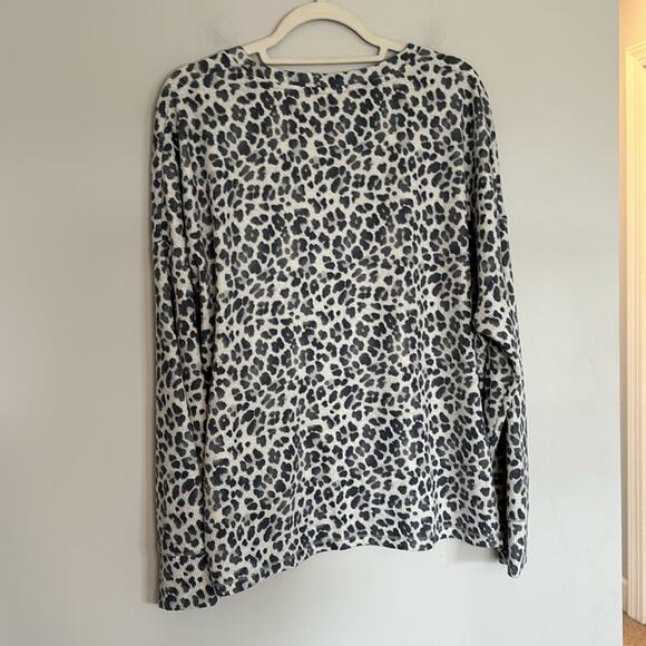 Roudelain Womens Leopard Print Pajama Top Plus Size 2X Gray Comfortable Cozy - Picture 4 of 6